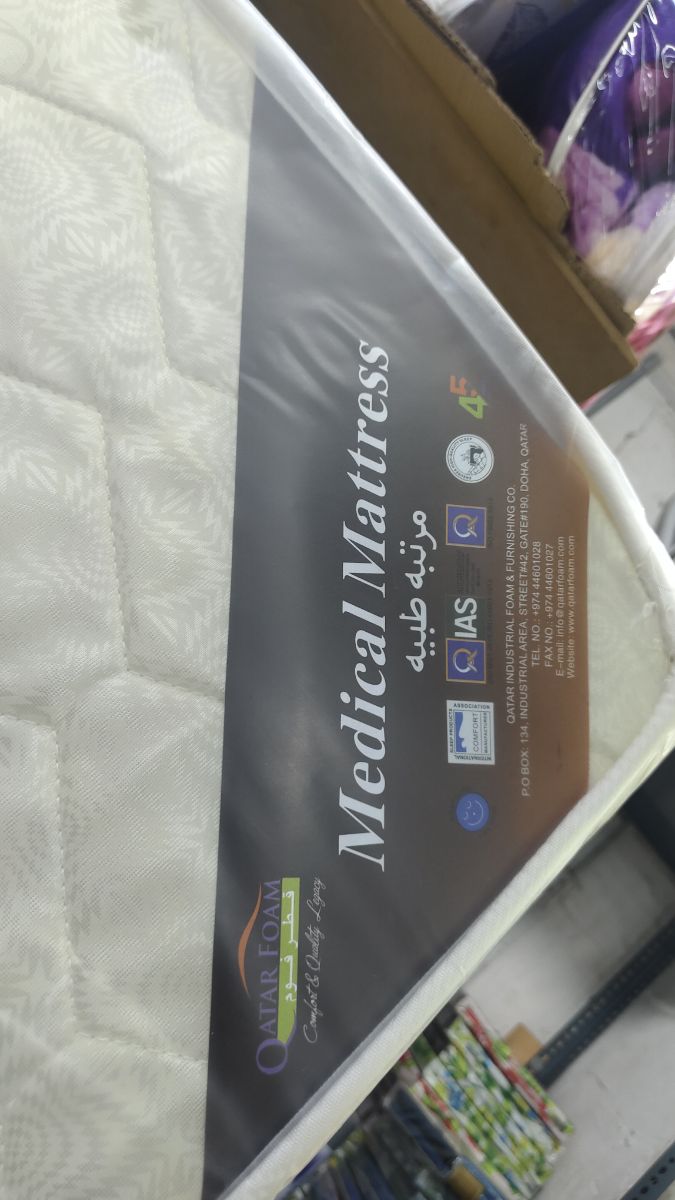 Bed and mattress - Image 7