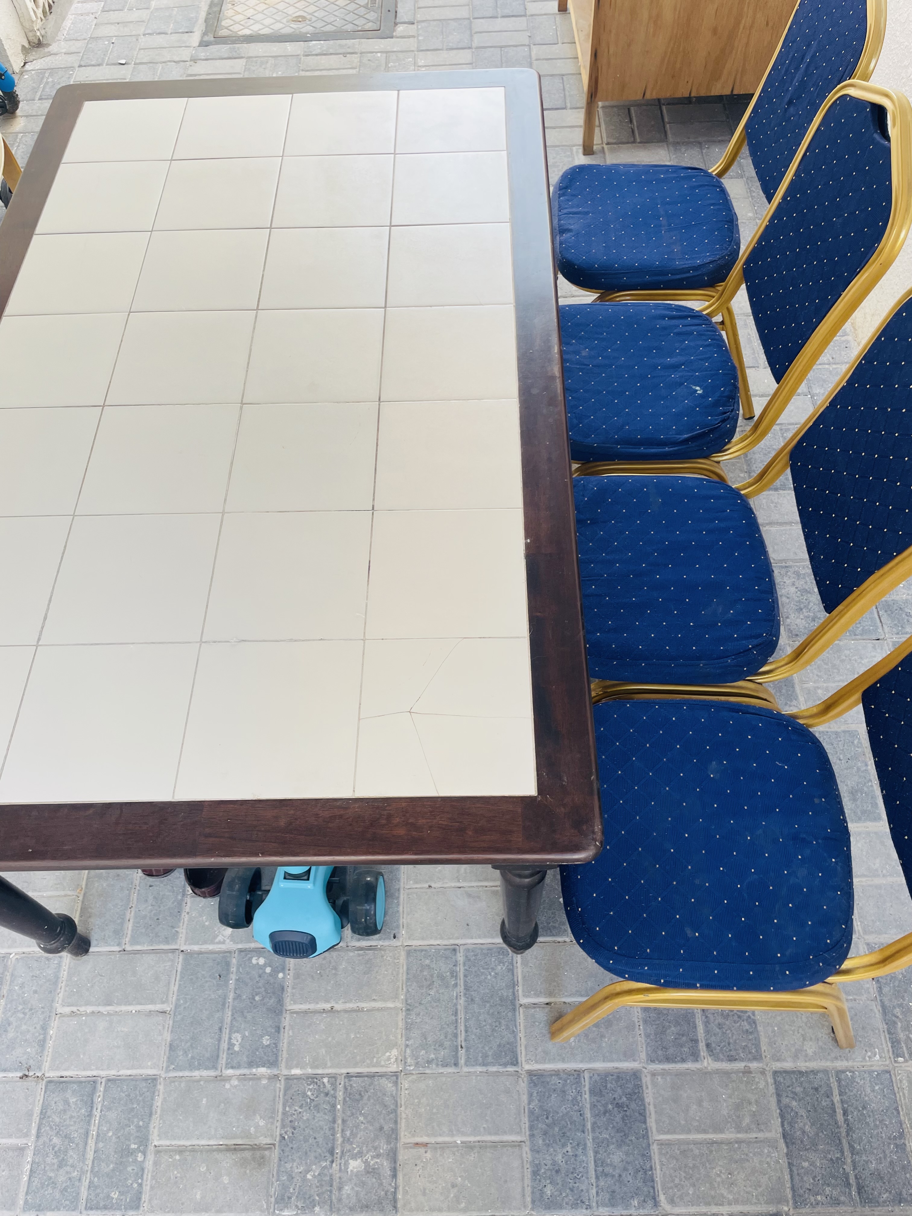 Dining Table with chairs  - Image 3