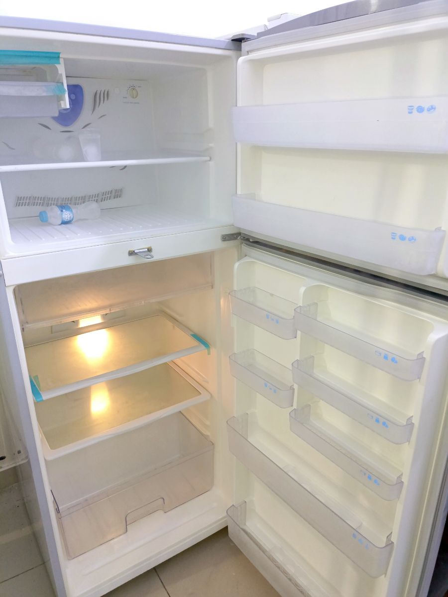Sharp refrigerator - Image 2