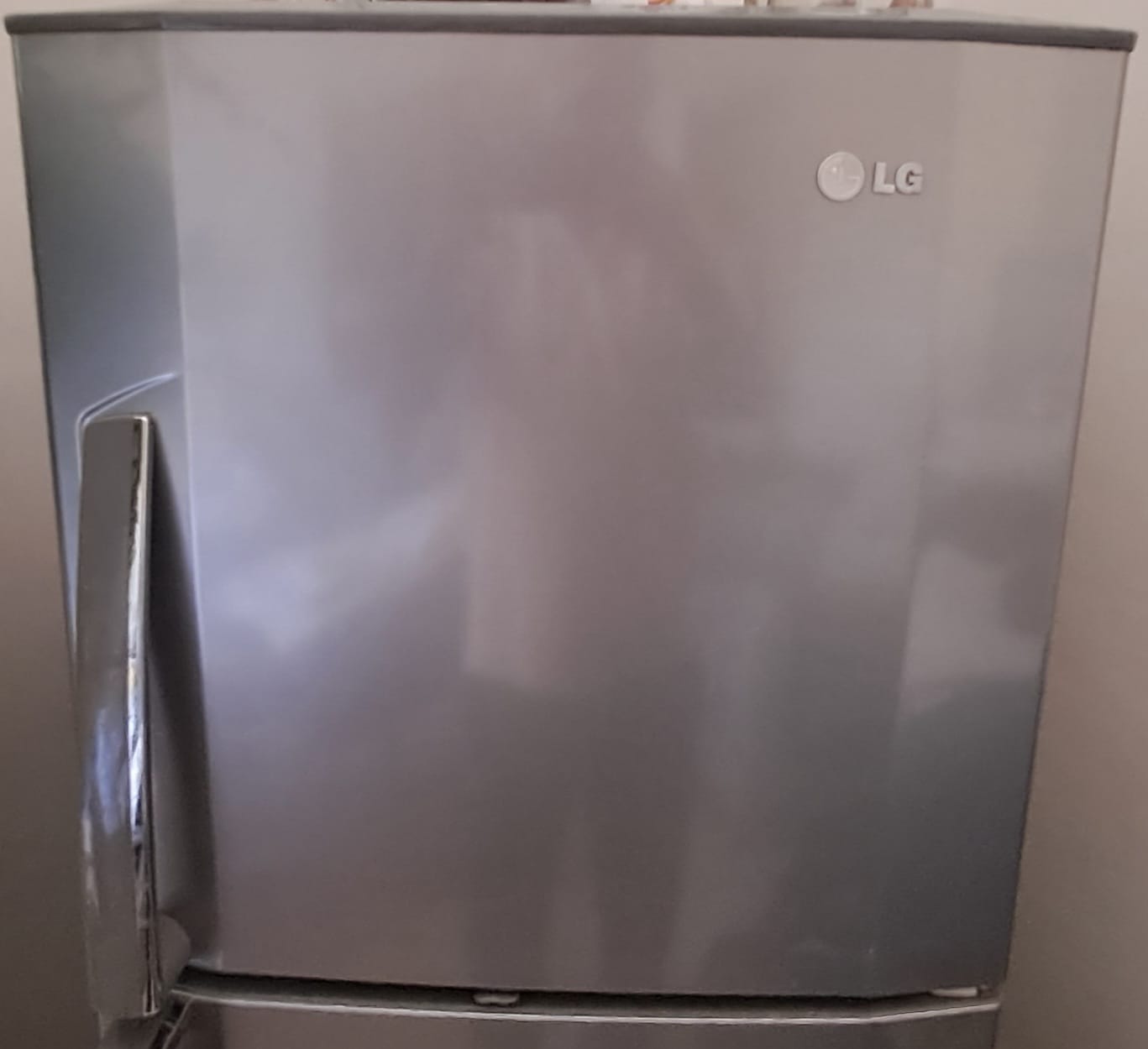 Double Door LG Fridge Silver Color - Image 3