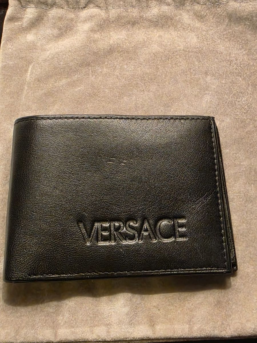 Versace Geniuin leather wallet - Image 1