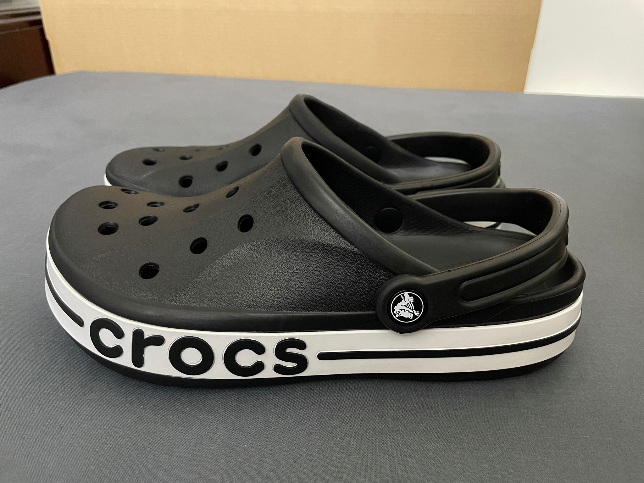 Pre-owned Crocs Black US Men Size 8 (Qar 100) - Image 2