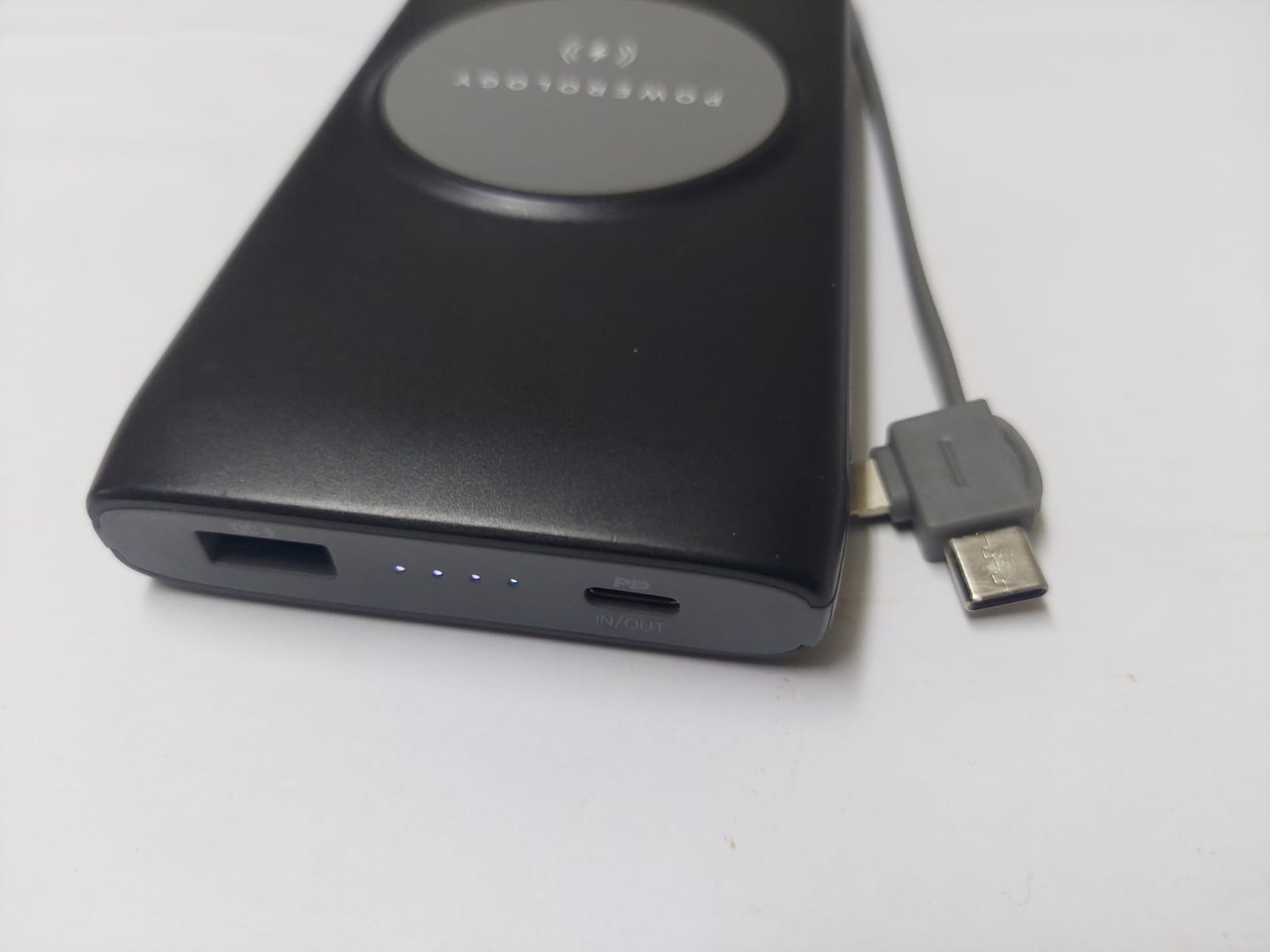 power bank with wirless charging - Image 3