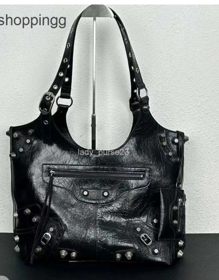 Handbag - Image 8
