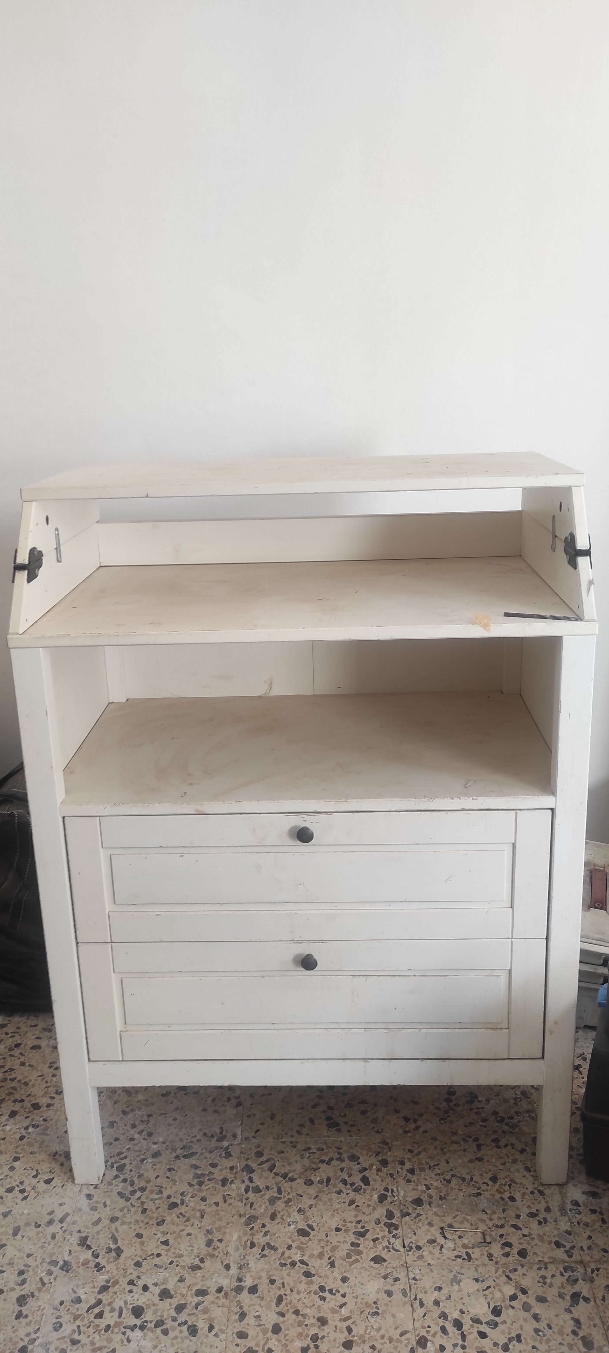 Cabinet for sale. *URGENT* - Image 1
