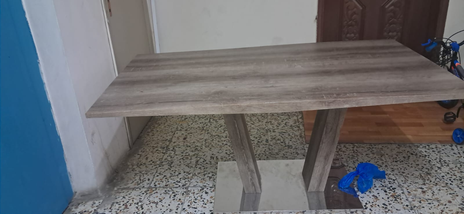 Dining table - Image 4