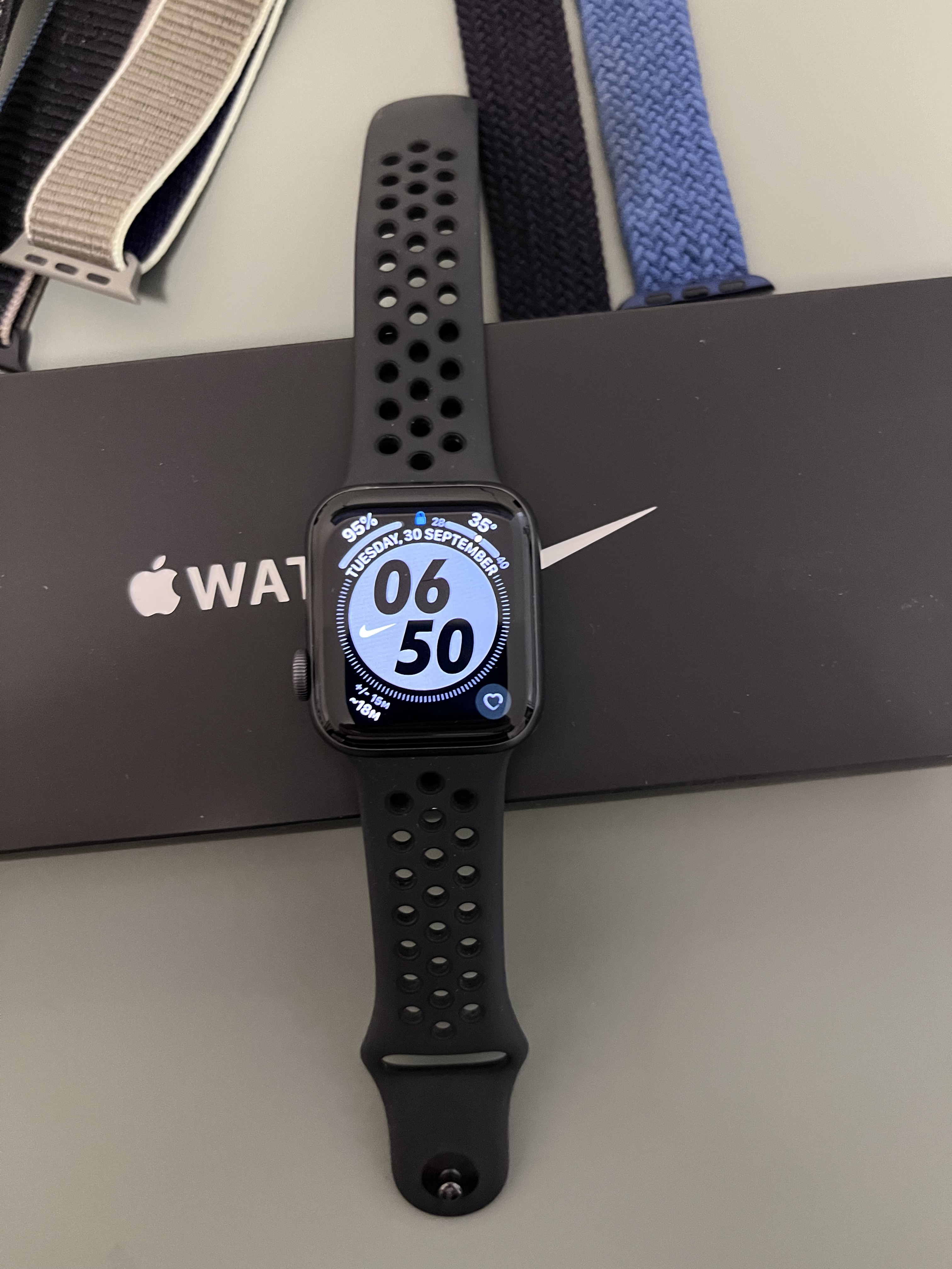 Apple Watch series 6 40mm nike edition - Image 4