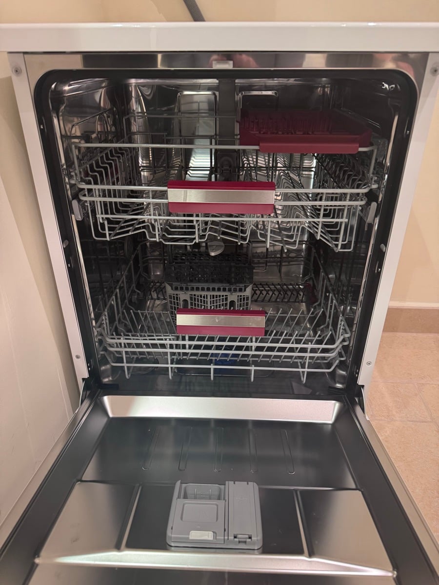Toshiba Dishwasher – 14 Place Settings – 6 Programs – Like New (Used Twice Only!) - Image 2