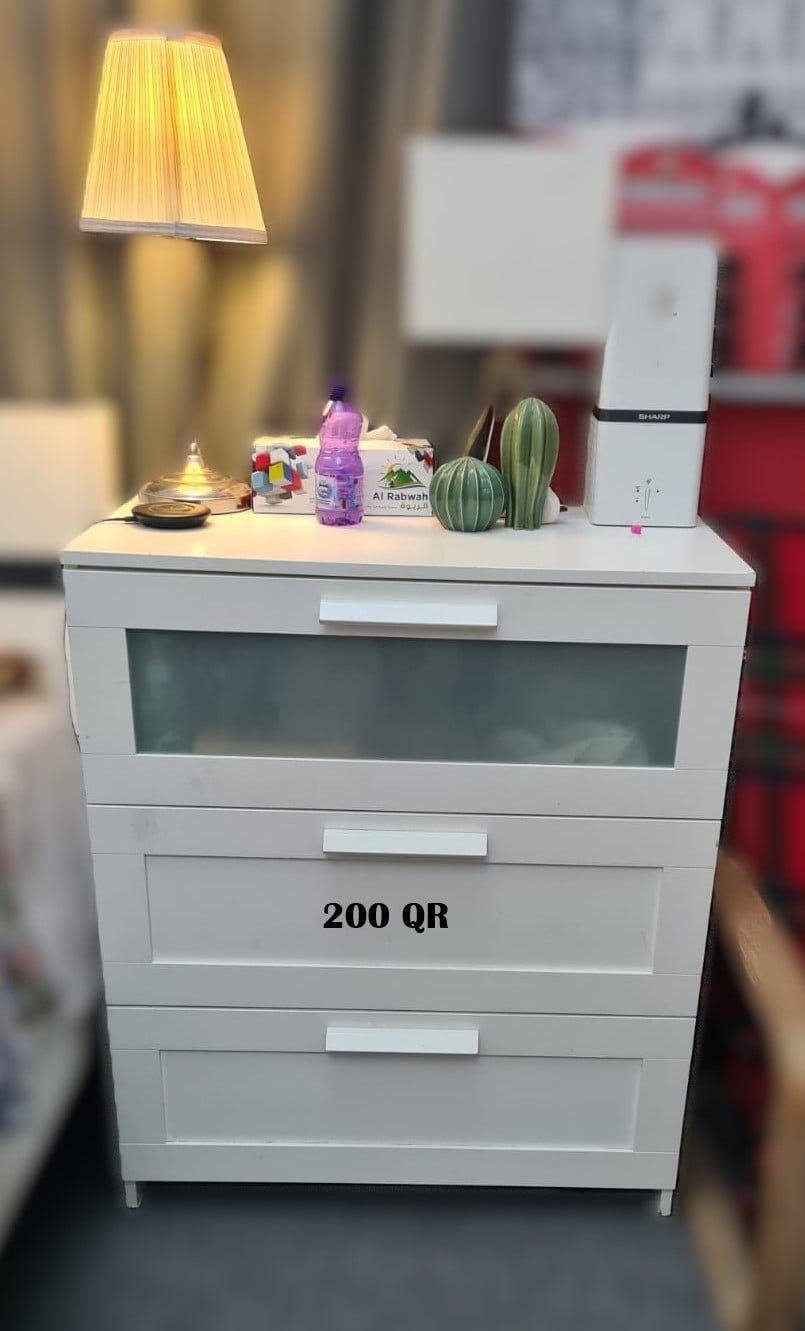 TV table and drawers  - Image 2