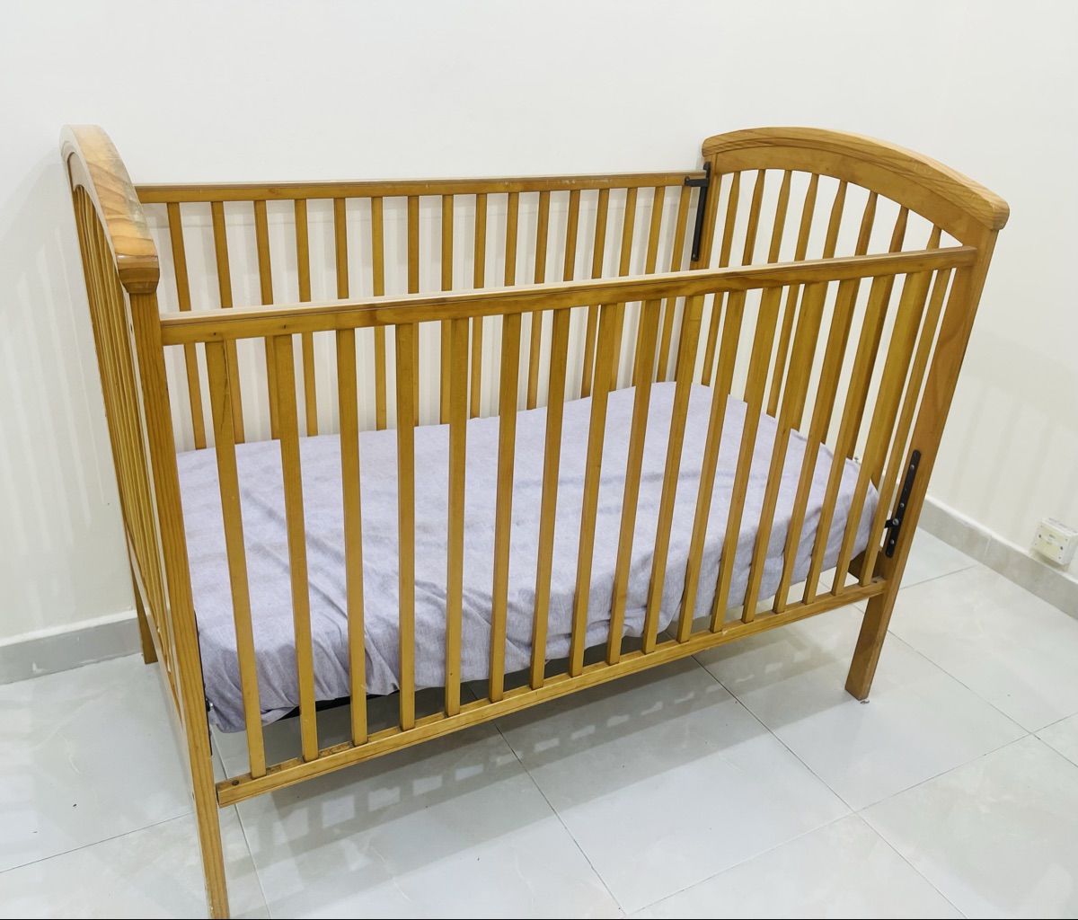 Junior Brand Baby Cot – Excellent Condition - Image 3
