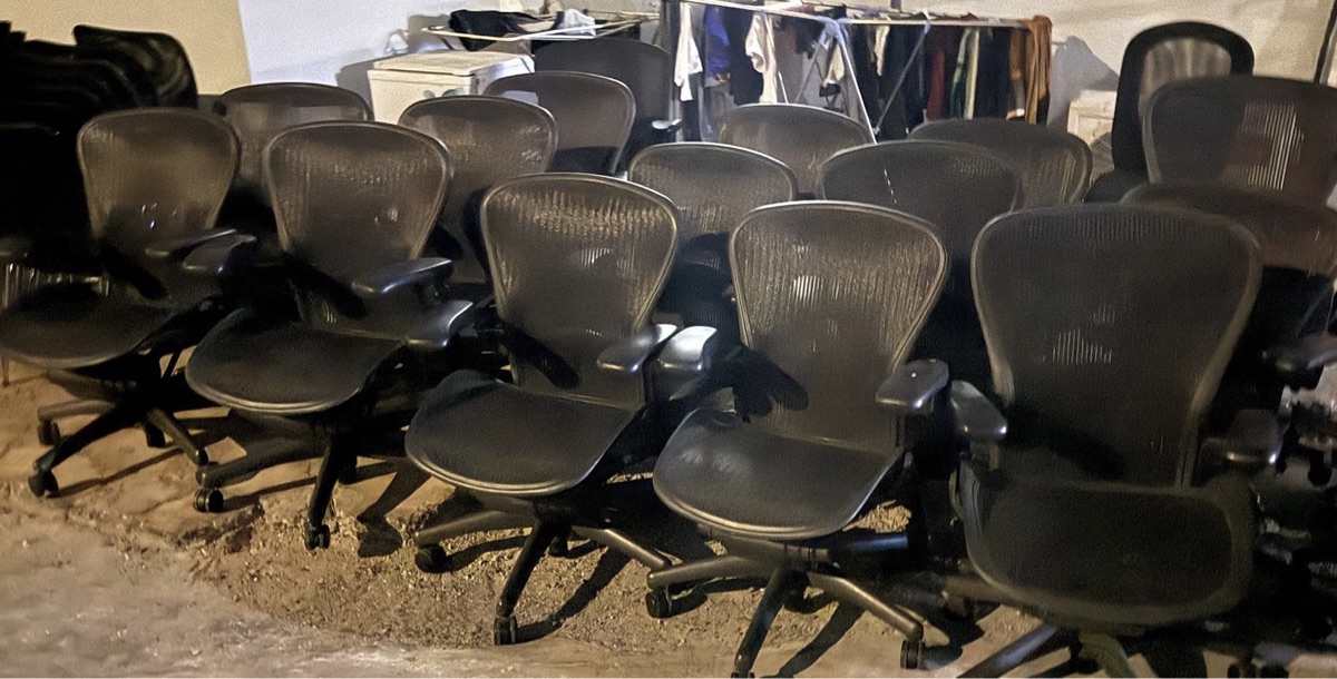 Used aron miller office chair - Image 4