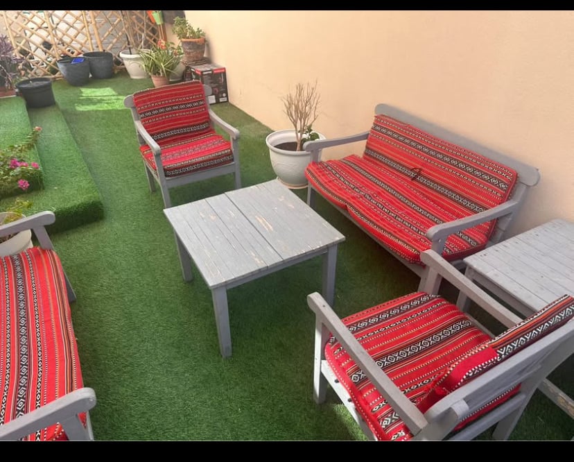 Outdoor seating - Image 1