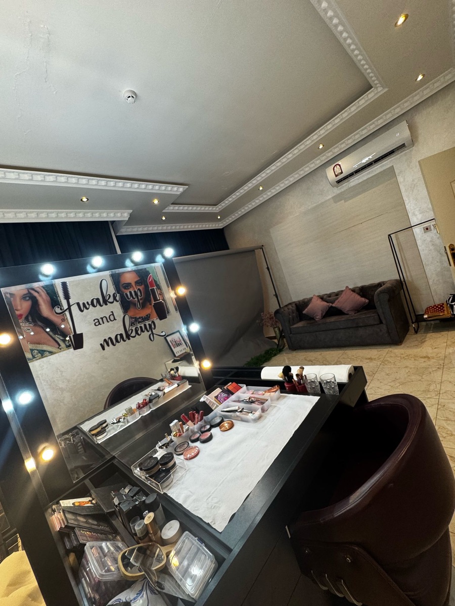 Salon Furnitures, equipment & products for sale أثاث ومعدات ومنتجات صالون للبيع - Image 17