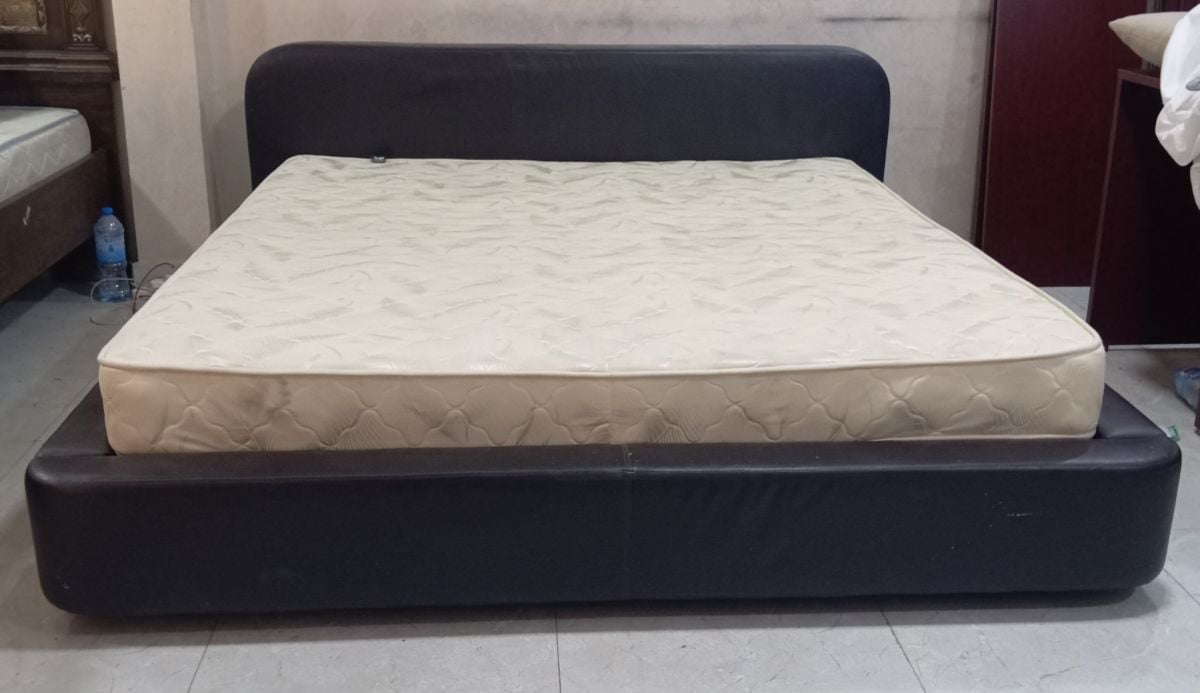 Qatar Airways Furniture available - Image 4
