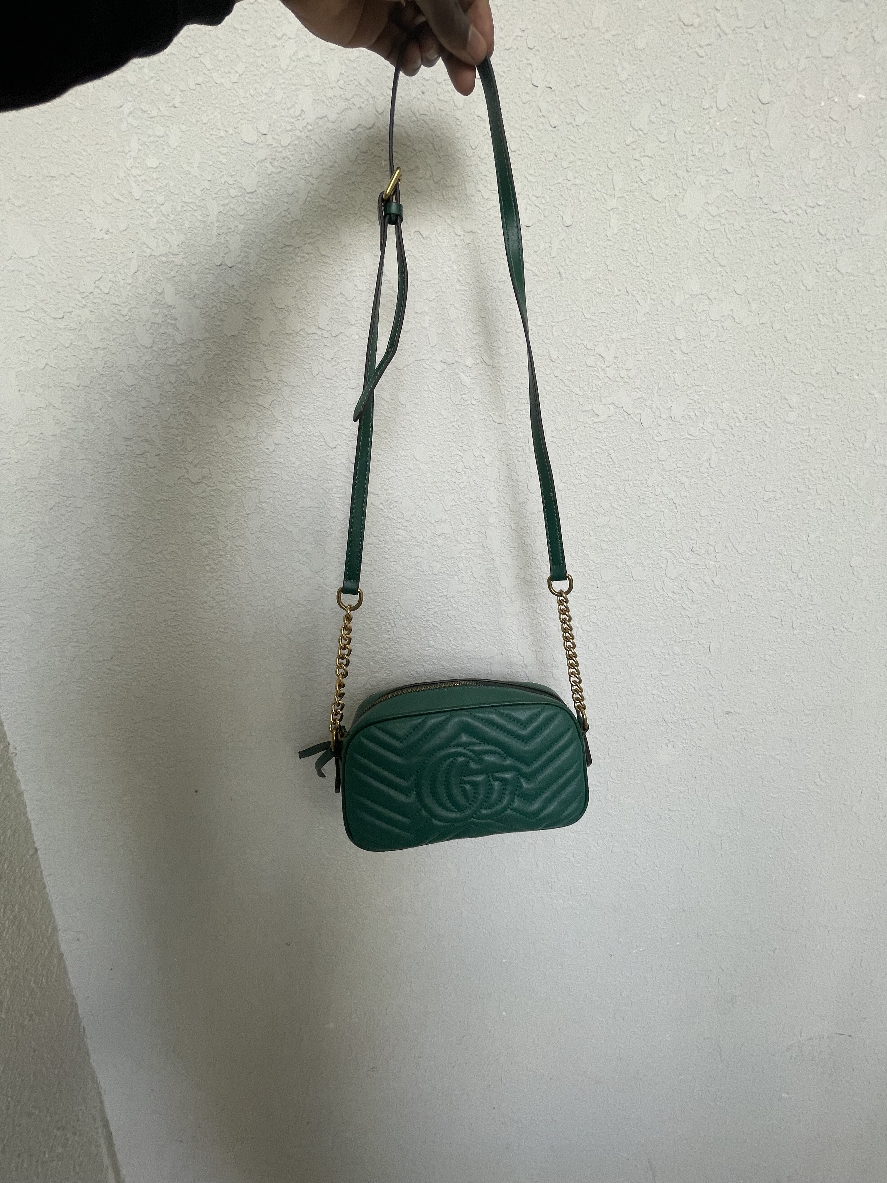Original gucci marmont camera bag at negotiable price. - Image 3