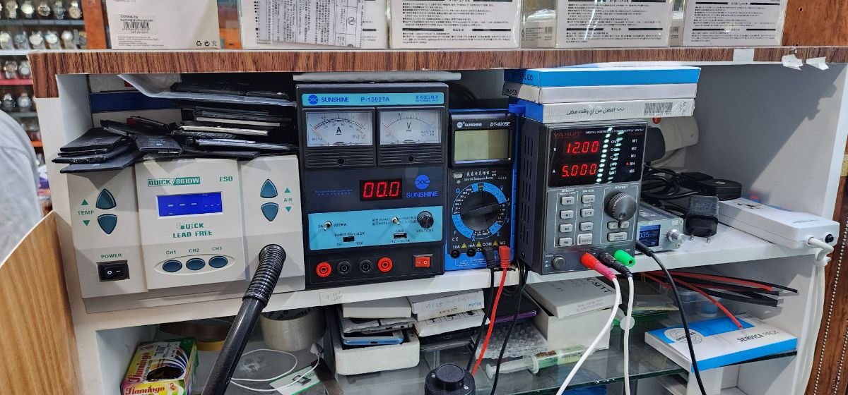 Mobile phone counter in Najma - Image 2
