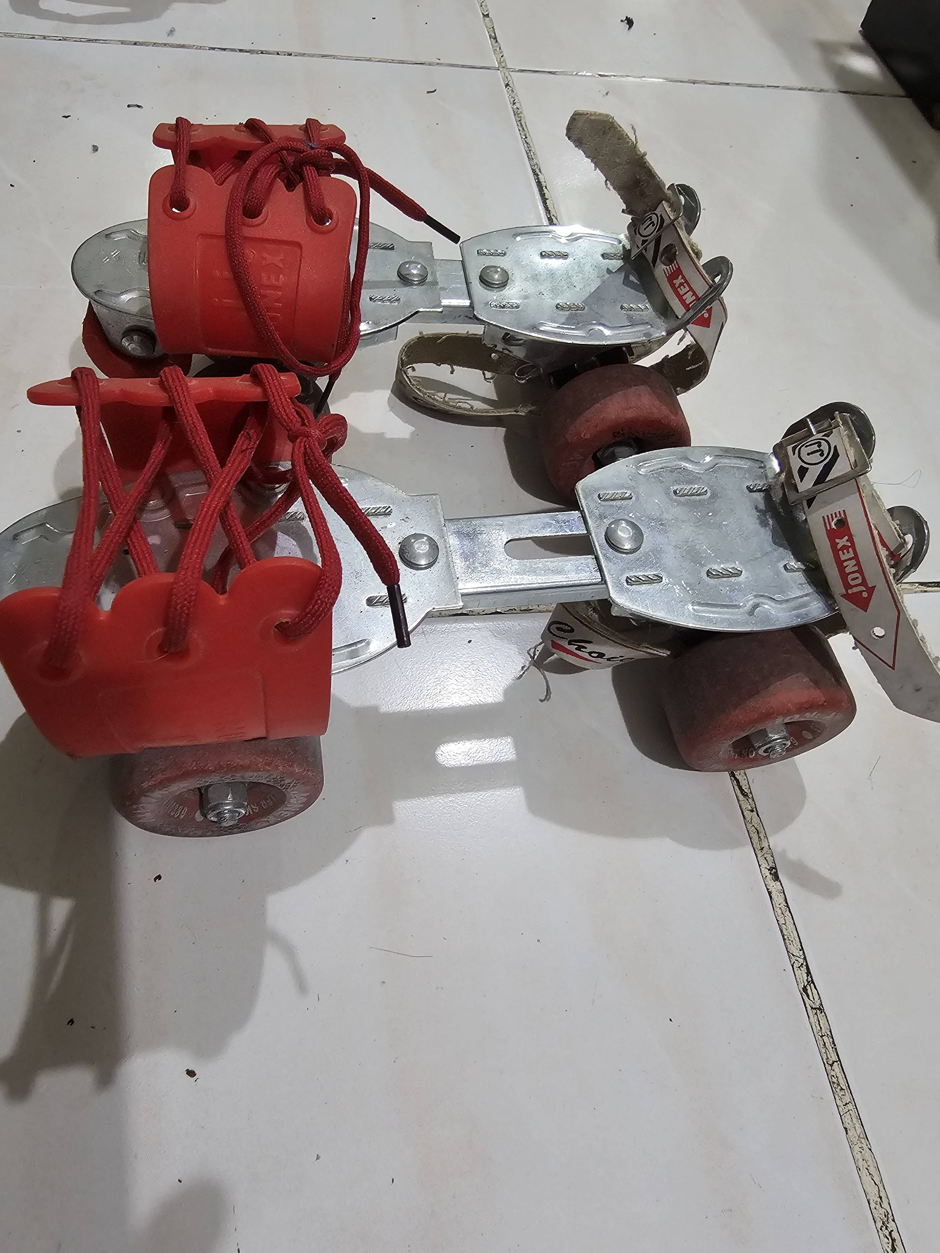 Adjustable skates - Image 1