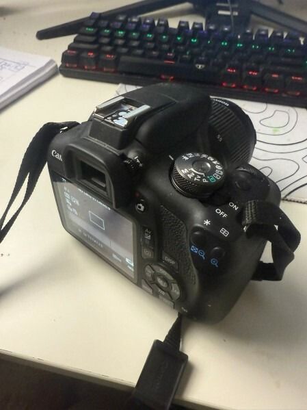 Canon EOS 2000D { like new } - Image 2