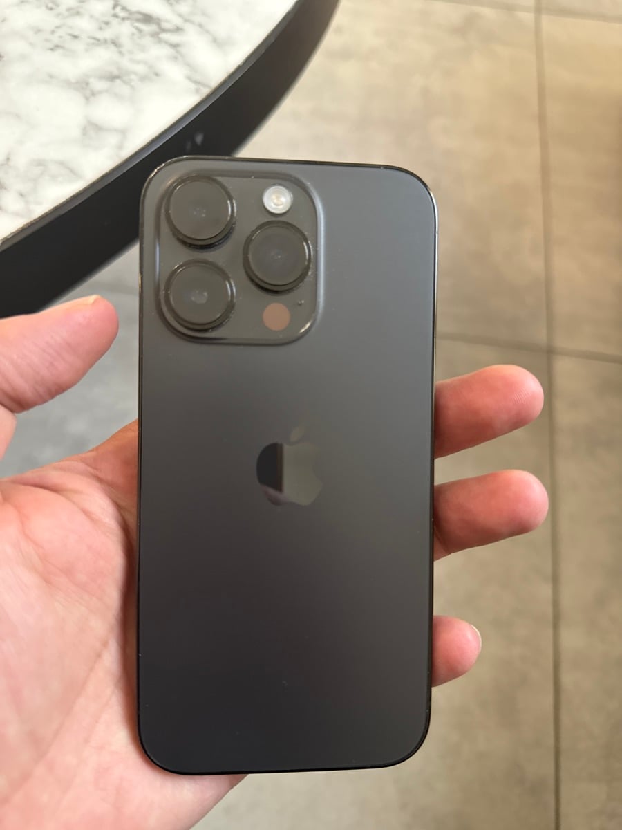 I phone 14 pro - Image 1
