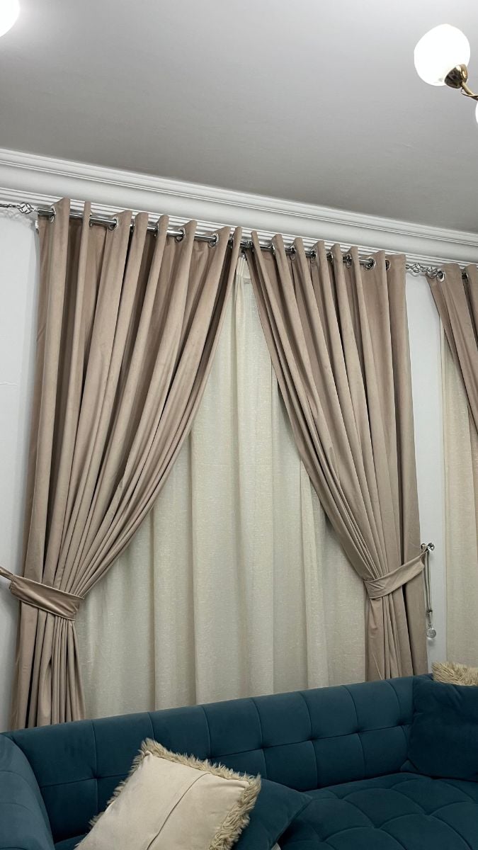 Curtain and sofa - Image 4