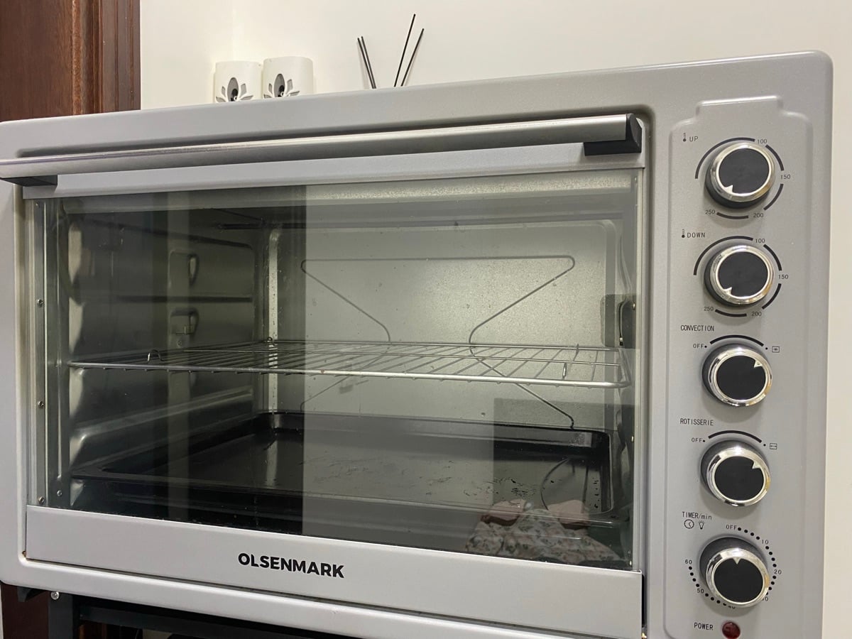 Oven good as new - Image 1