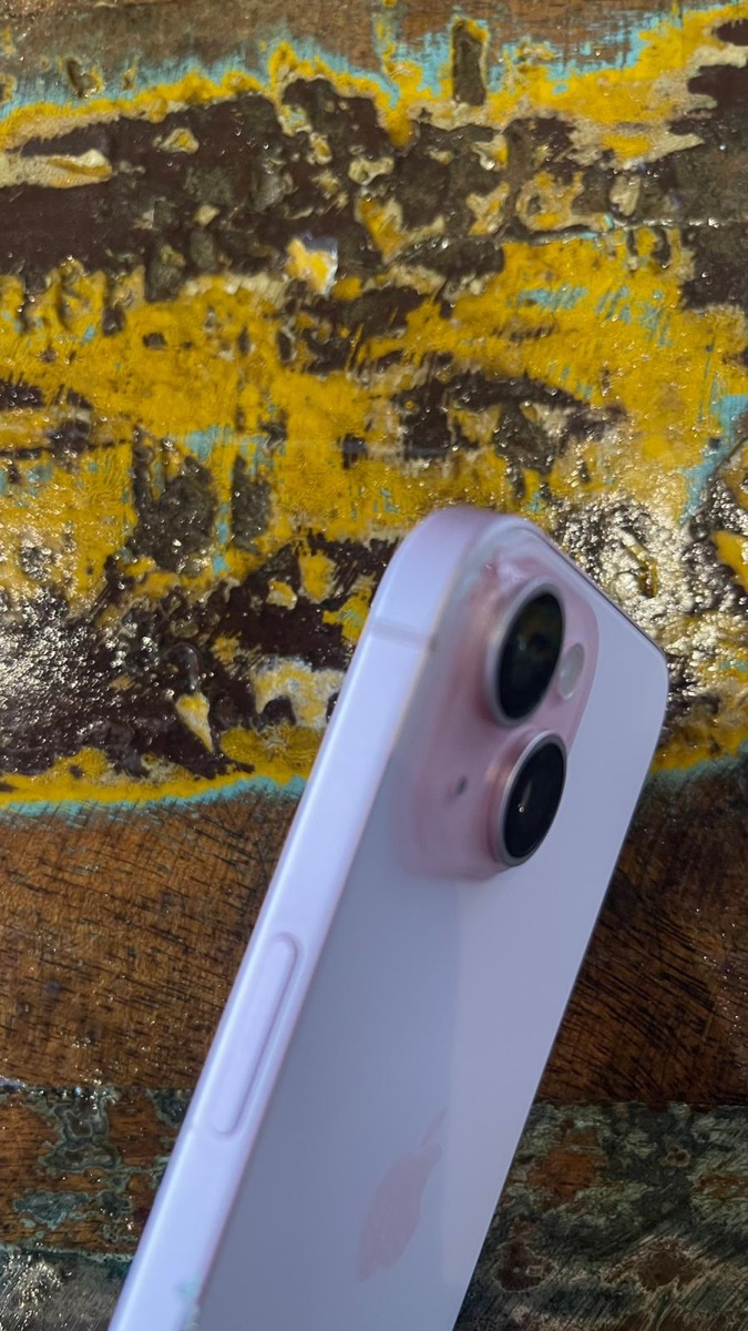 iPhone 15 - Image 3