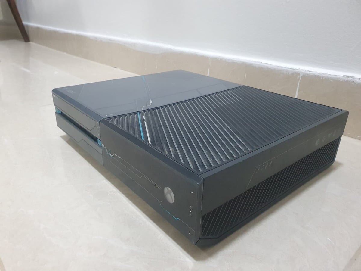 Xbox one 1 TB halo limited edition - Image 4