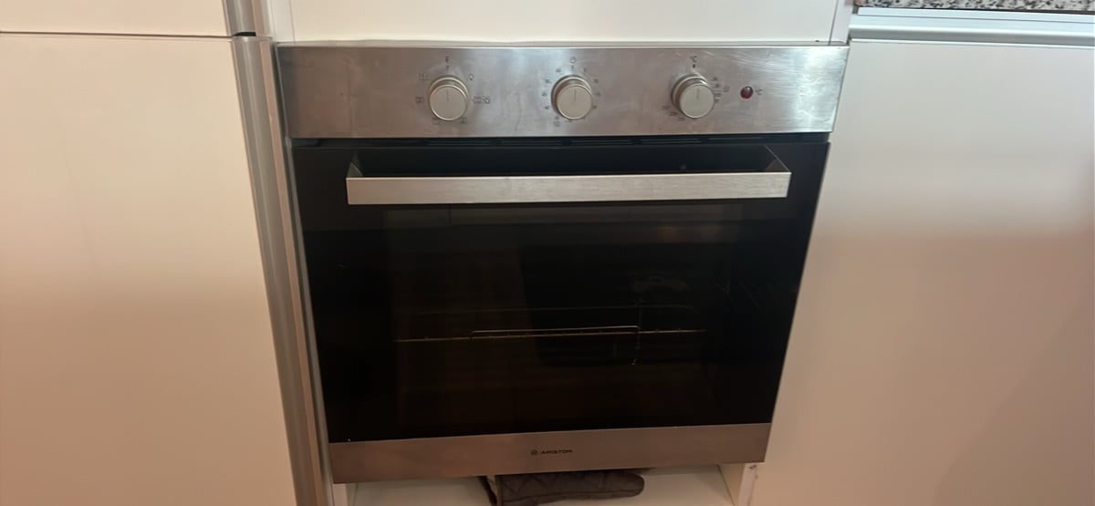 Electric Oven - Image 1