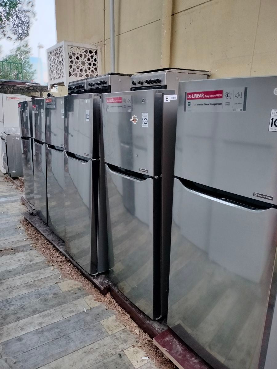 Qatar Airways furniture and electric item - Image 4