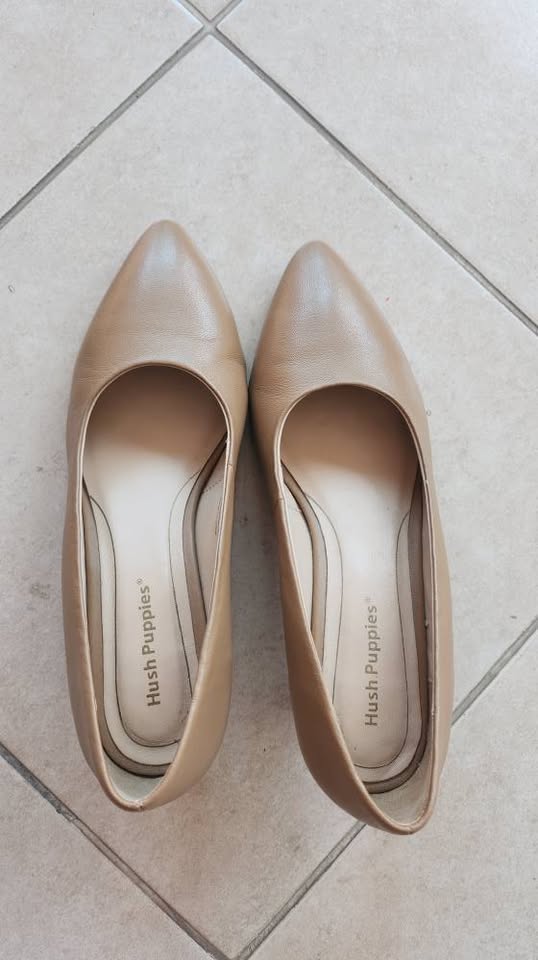 Hush puppies leather shoes - excellent condition - Image 1