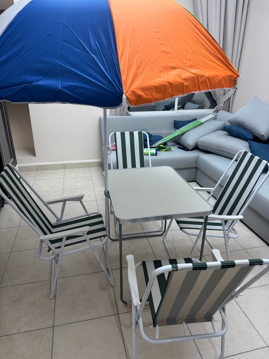 New 4 chairs + table + 2 umbrellas - Image 2