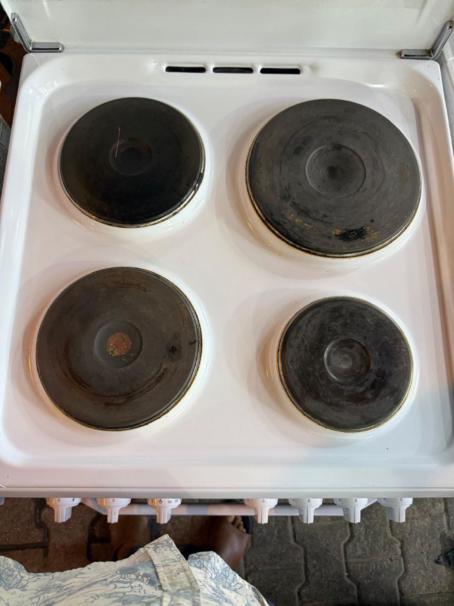 Indesit electric cooking range for sale - Image 2