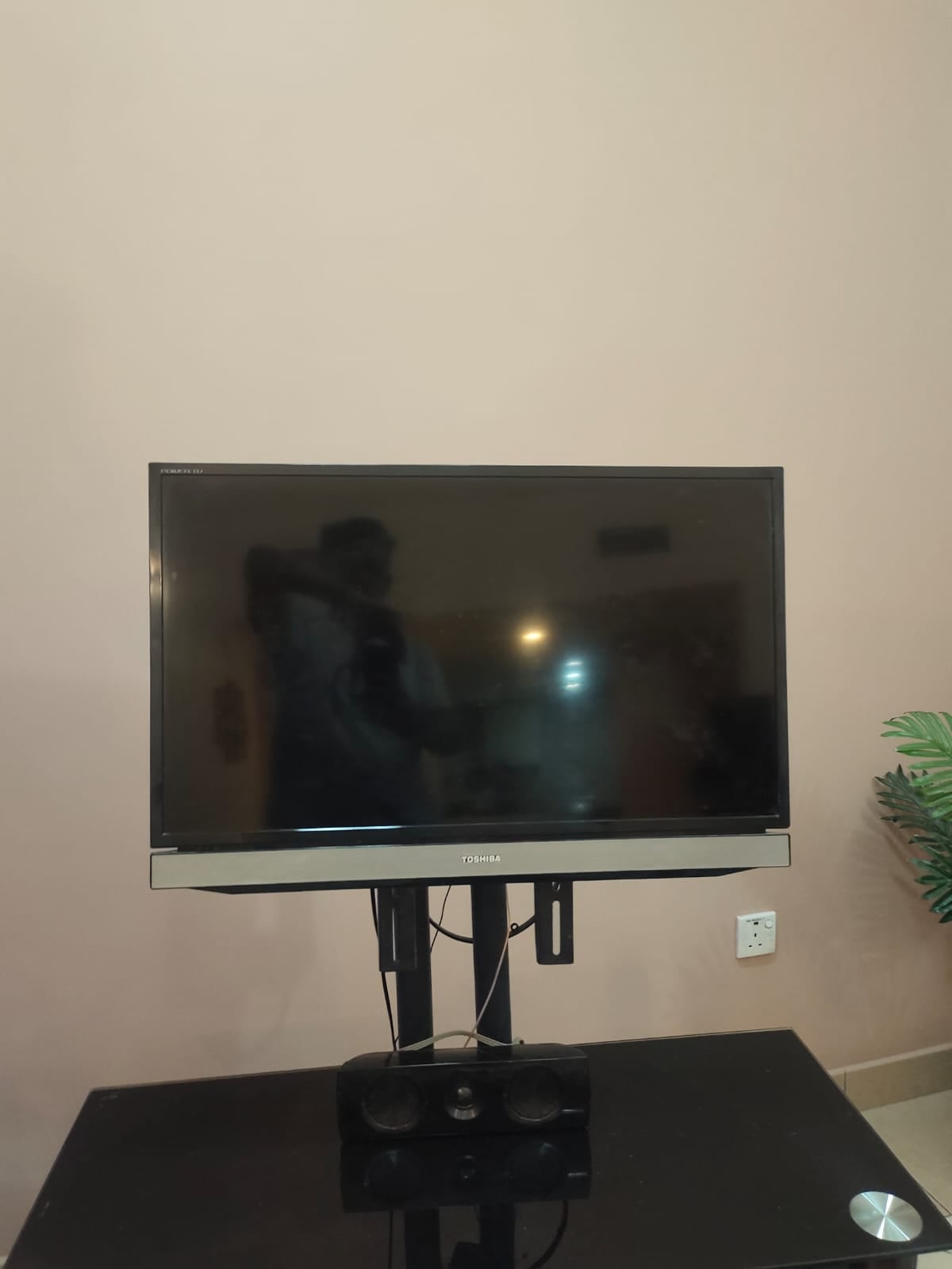 TOSHIBA LED TV - Image 1