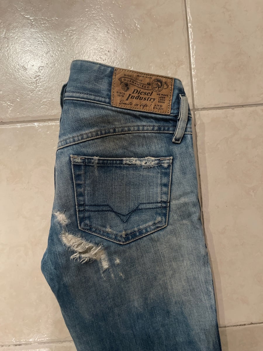 Women’s Jeand Italian Brand Diesel , Size W28, L 32, Low Rize - Image 3