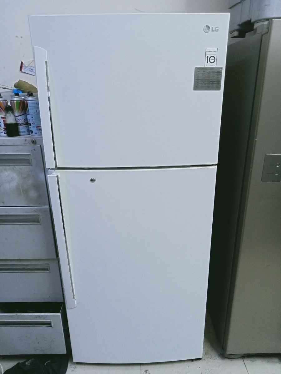 LG refrigerator available for sale - Image 1