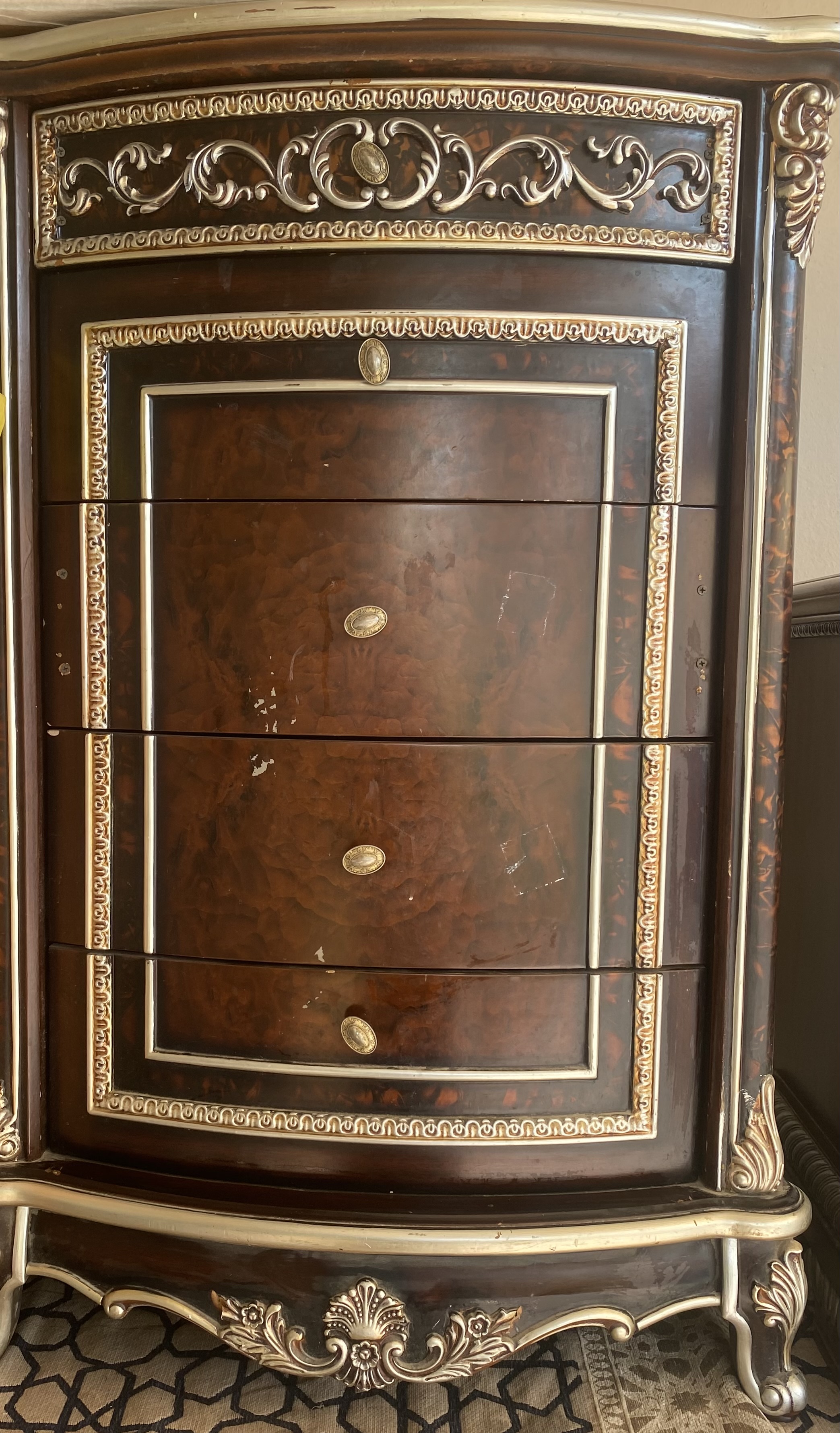 Set Vantage baroque dresser and side table ? - Image 8