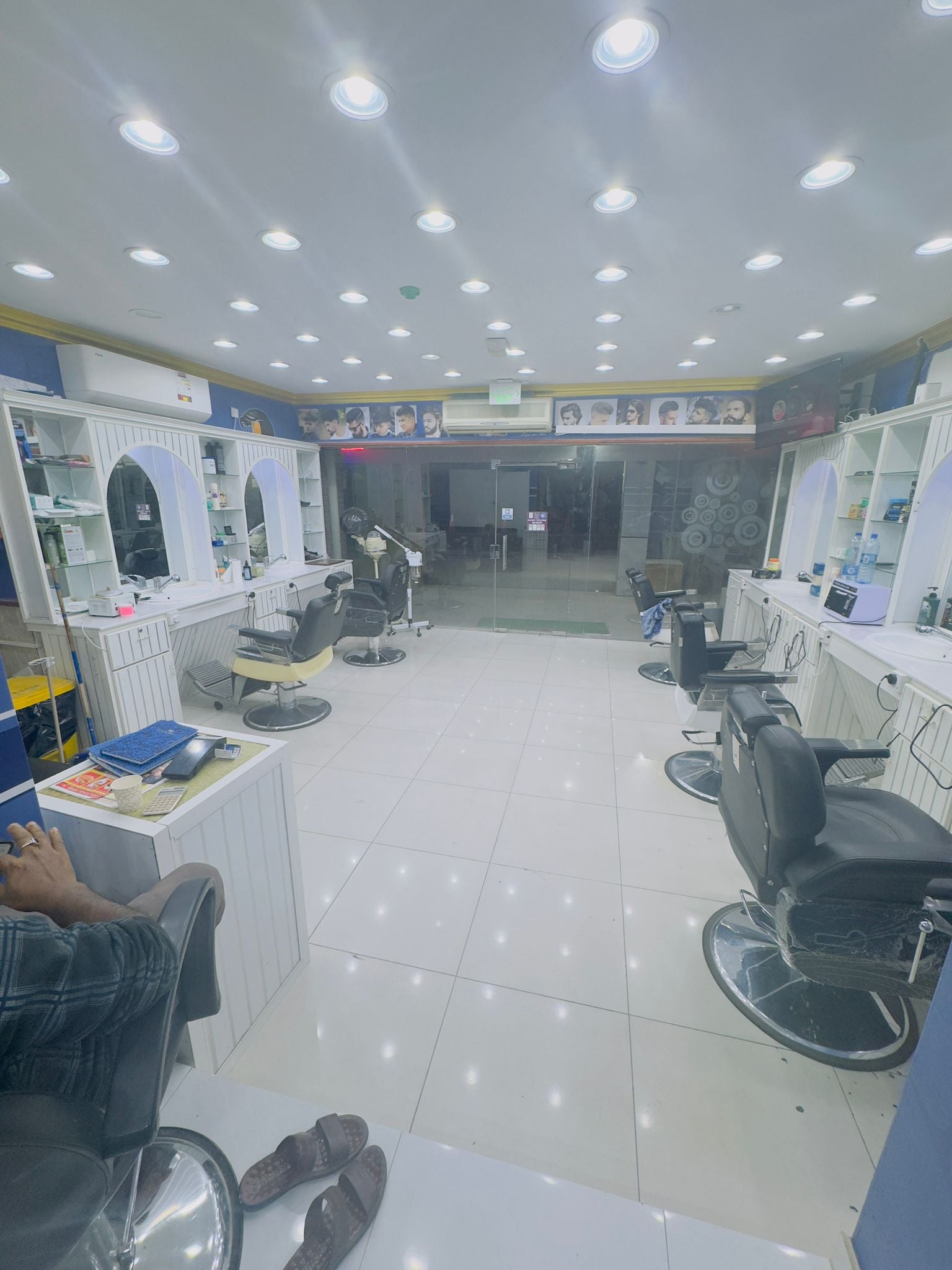 saloon materials for sale - Image 3