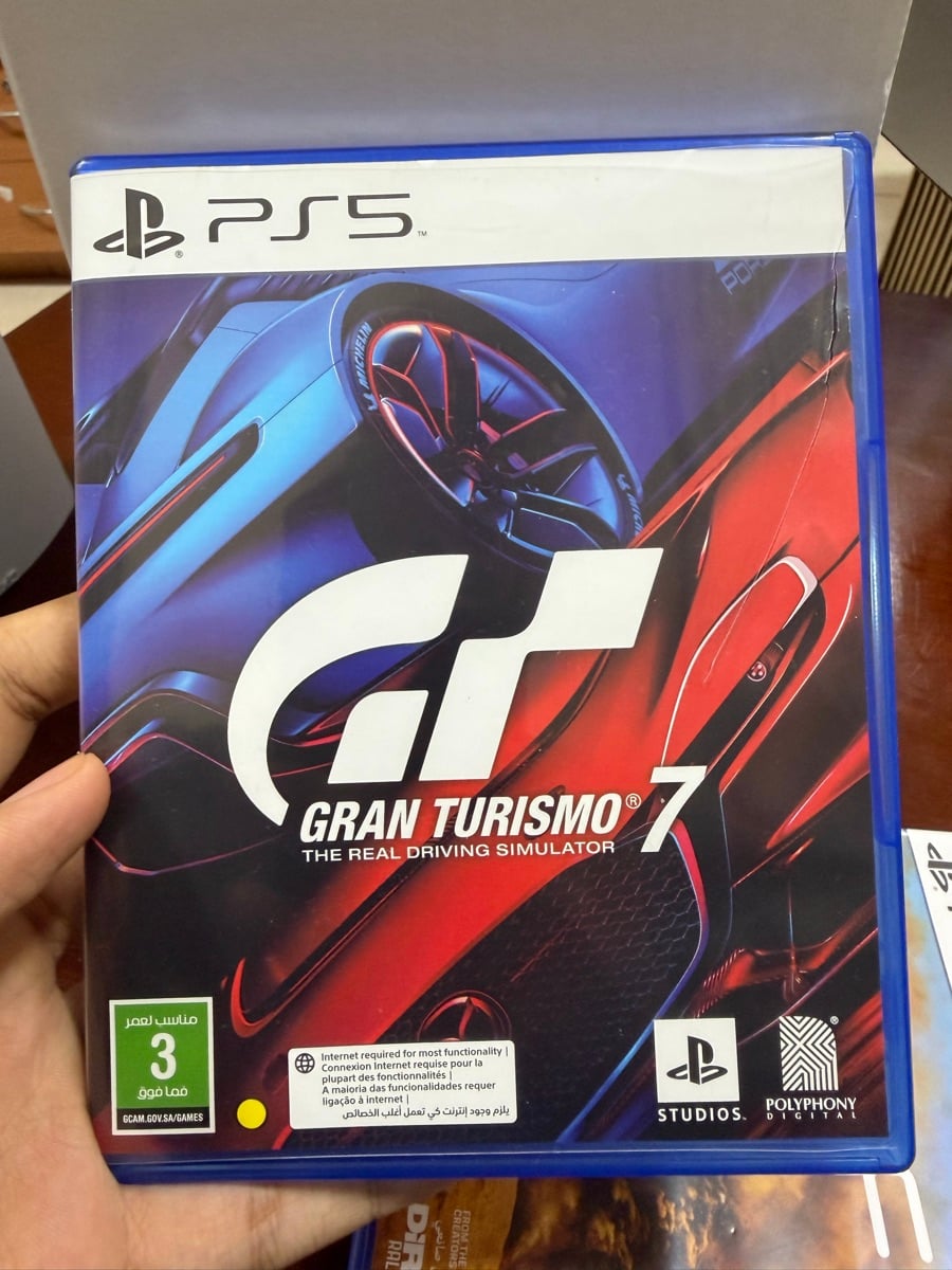 PS5 Disc Version with 2 Games & full box (825Gb) - Image 9
