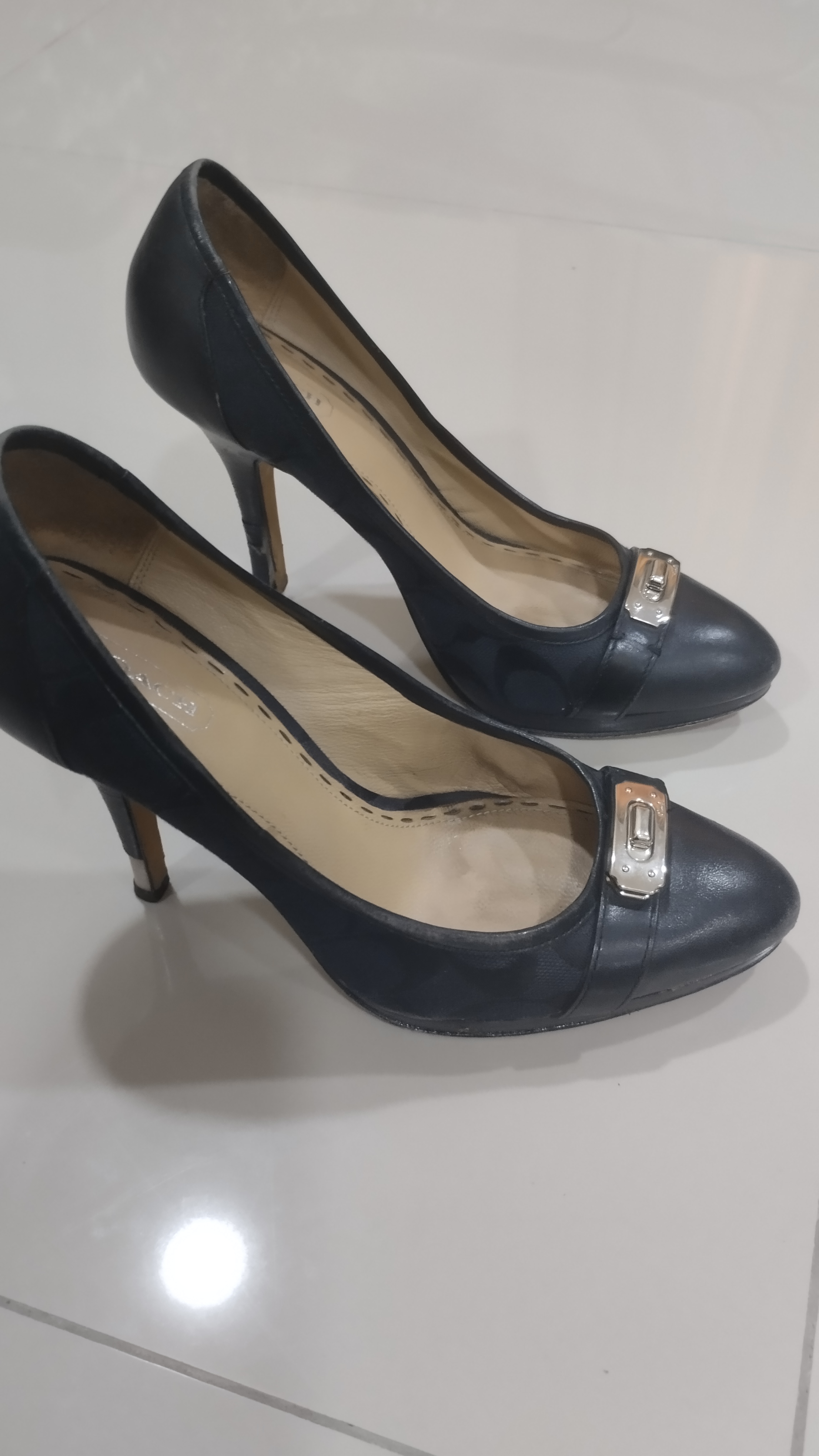Coach heels for sale - Image 4