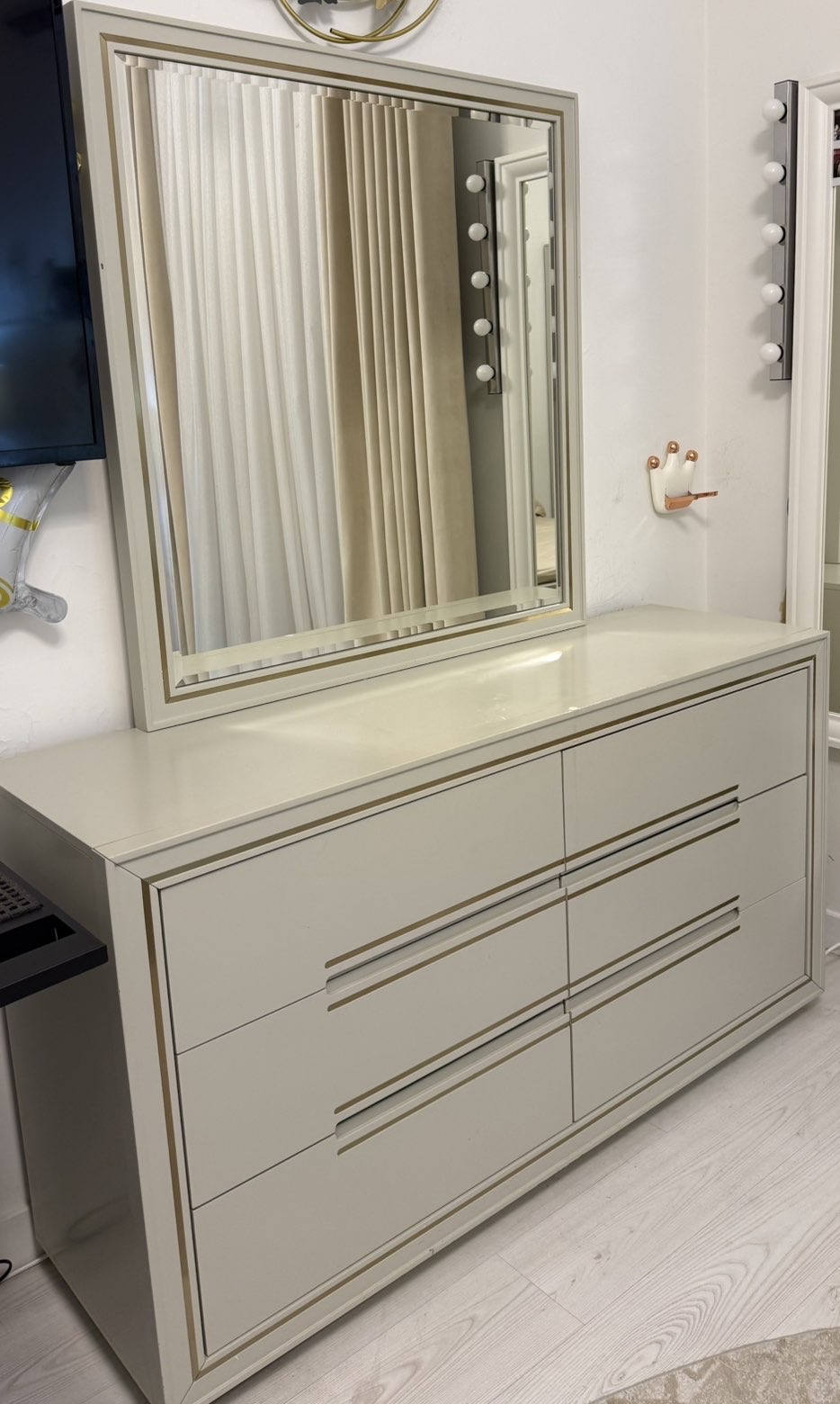 King size bedroom  - Image 7