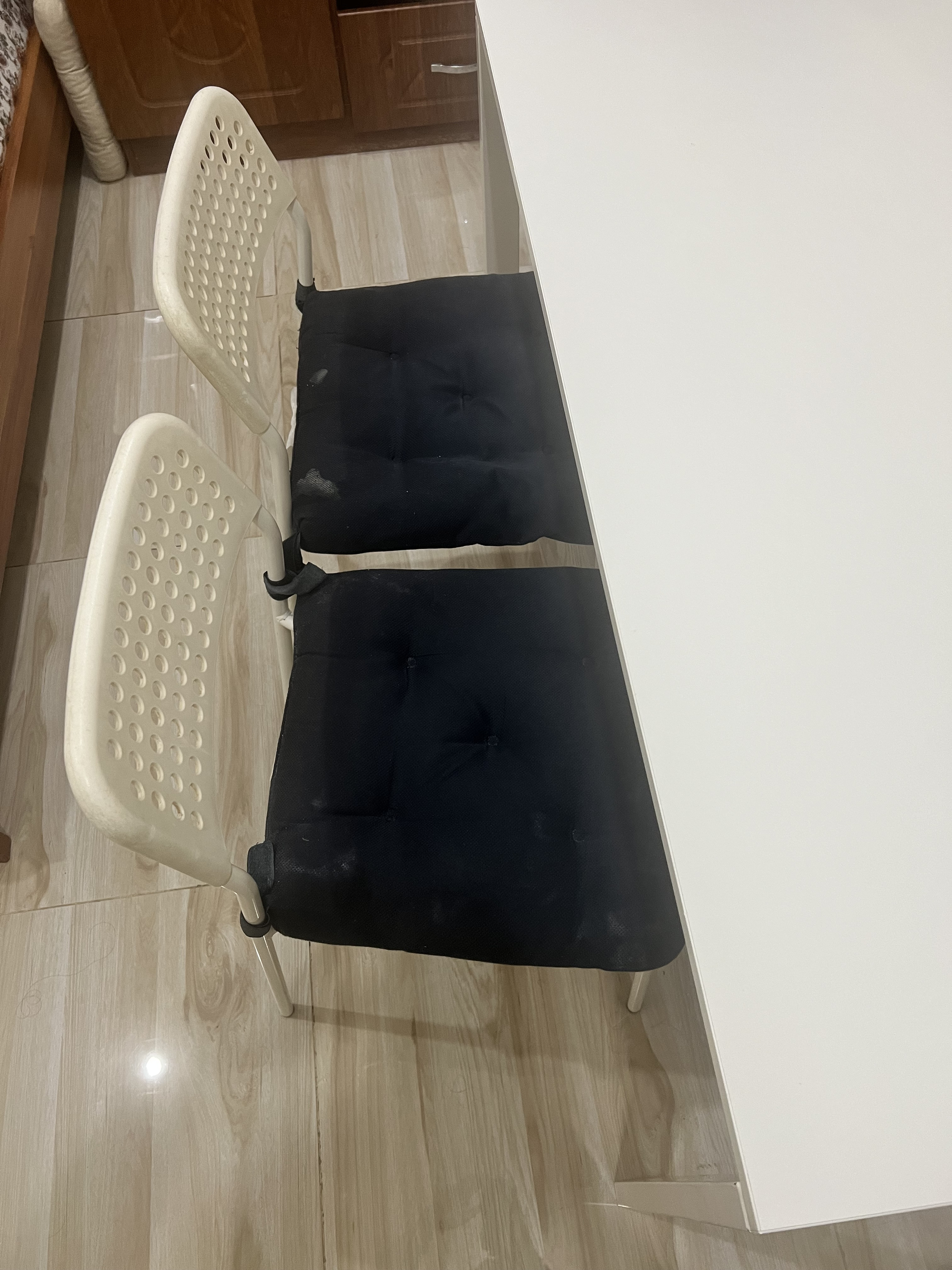 Dinning table with 4 chairs - Image 2