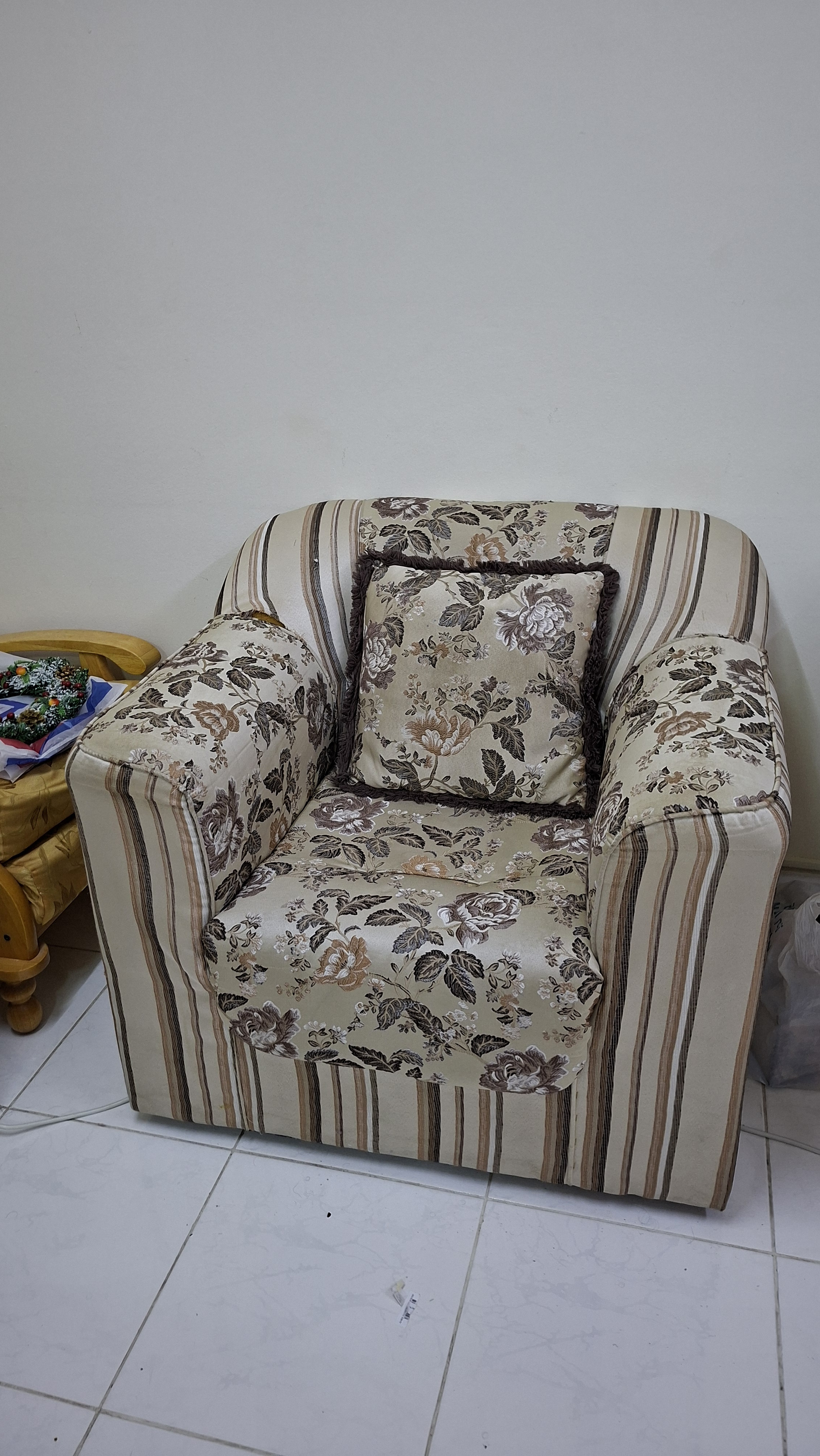 Family used Quality Sofa set for sale - 3+2+1+1 - Image 3
