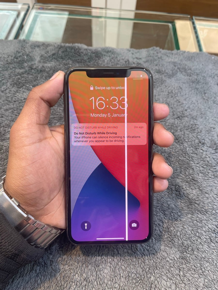 iPhone 11 Pro - Image 1