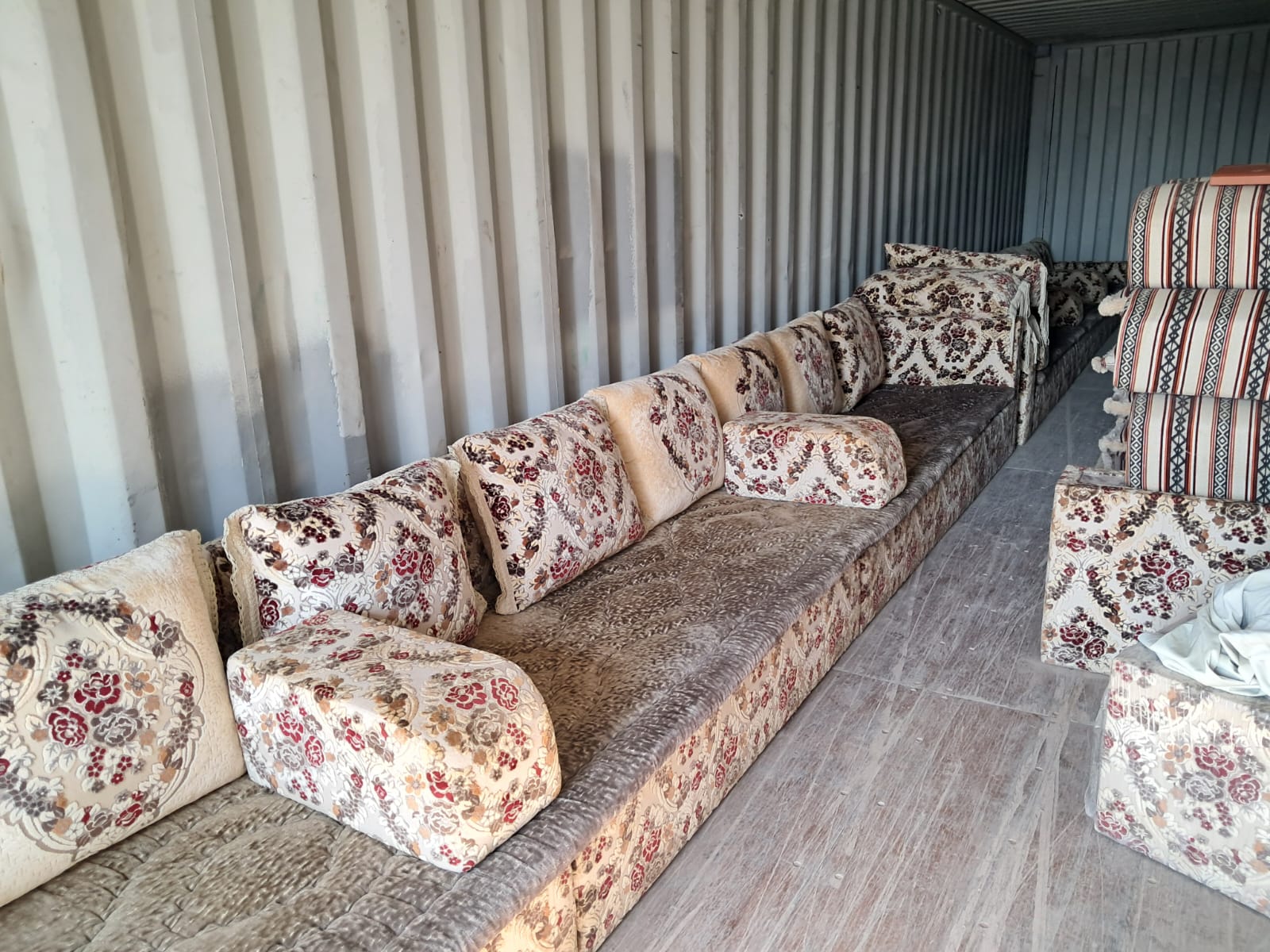 Traditional Sofa Set - Image 2