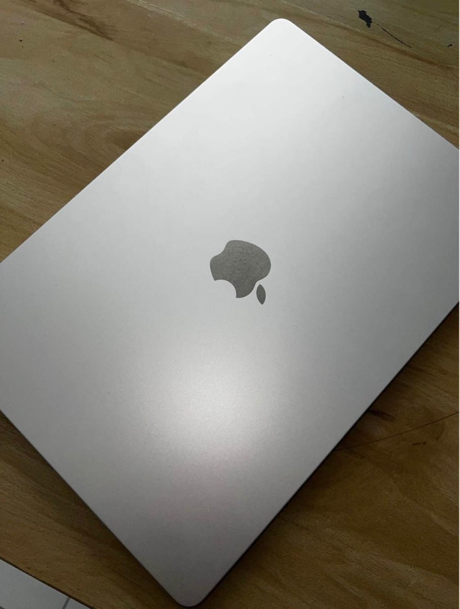 MacBook Air M2 - Image 1