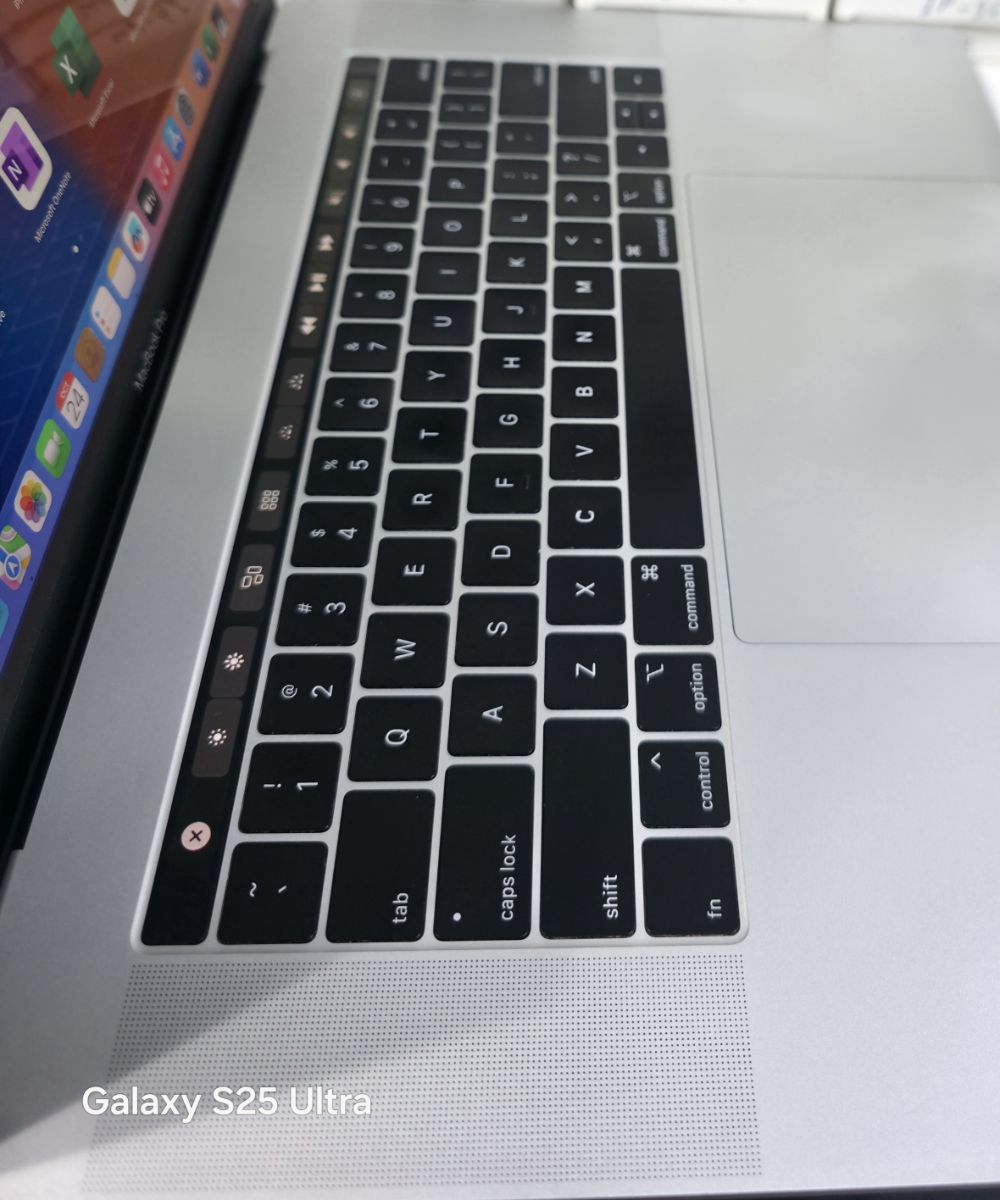 MacBook Pro i9 Touch bar
16GB RAM 512GB STORAGE - Image 9
