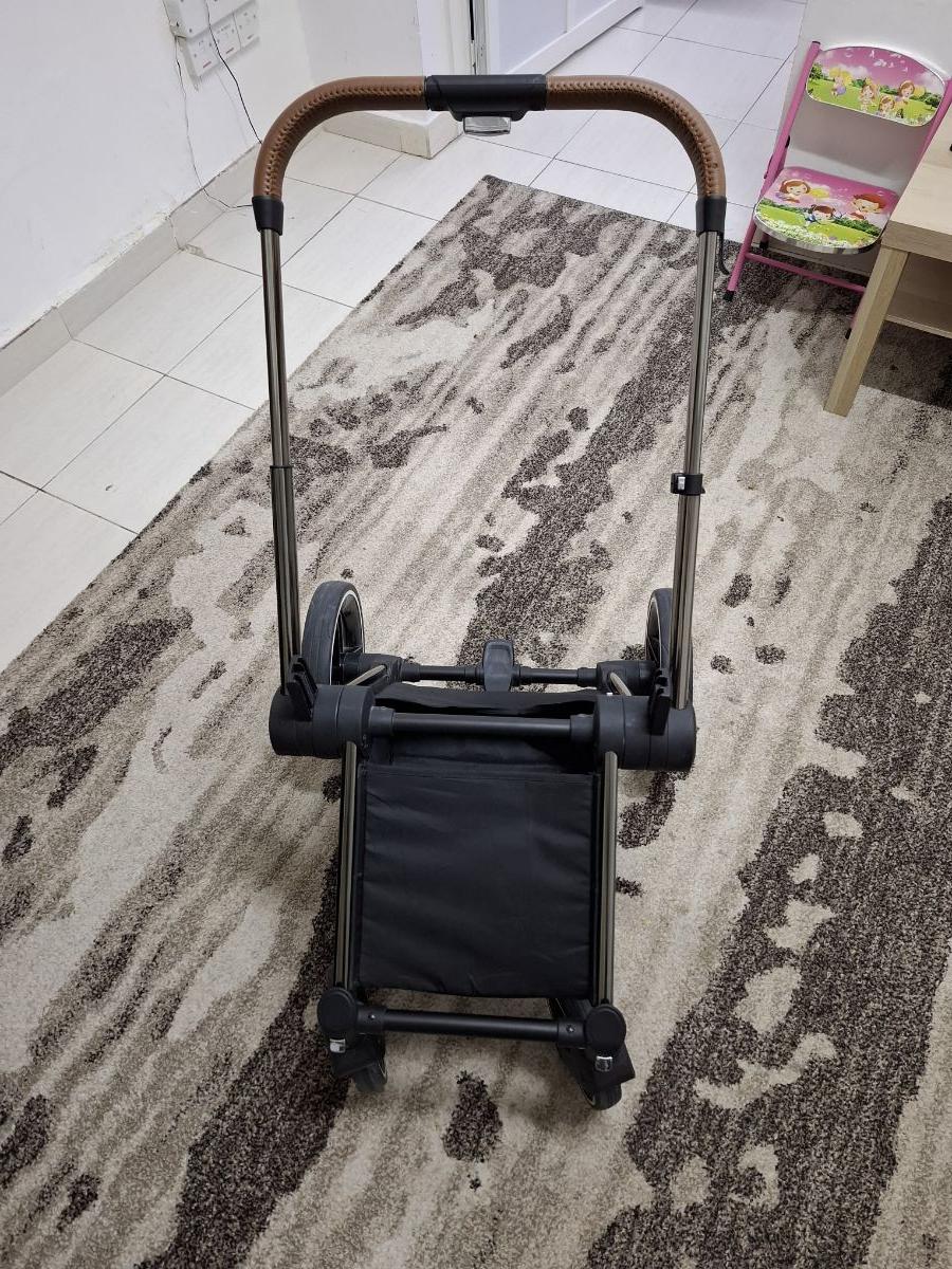 Baby Stroller with free baby Cot - Image 6