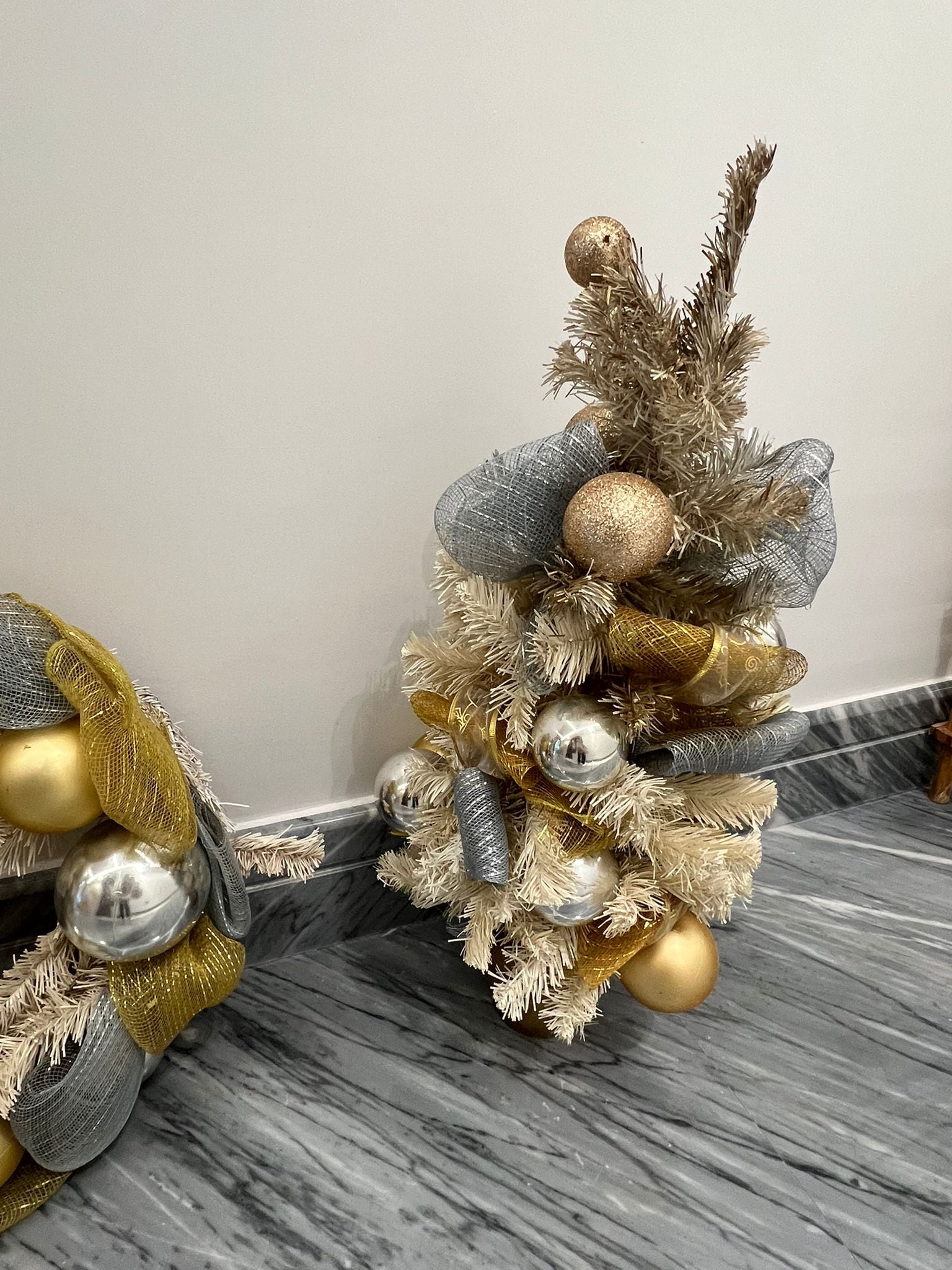 3 peices decorations for door  - Image 2