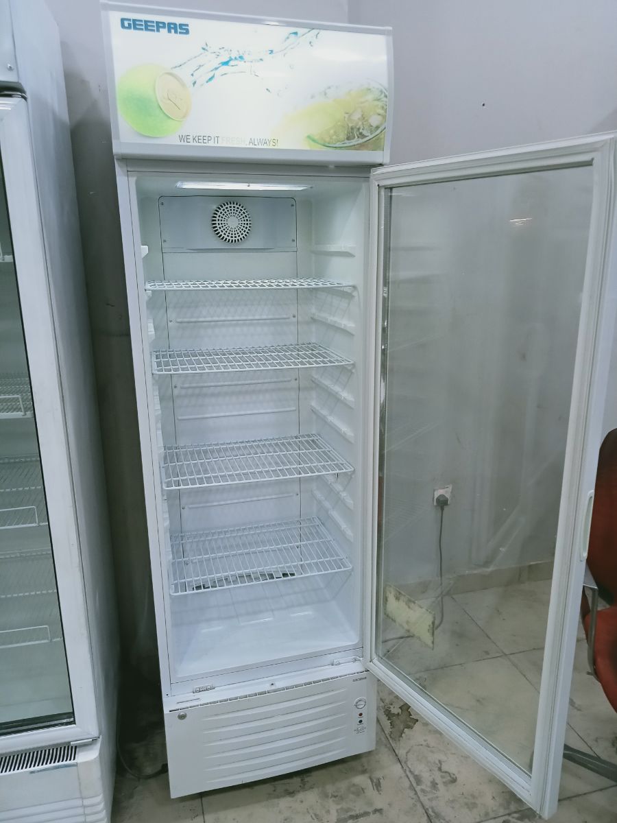 Geepas glass door chillar for sale - Image 2