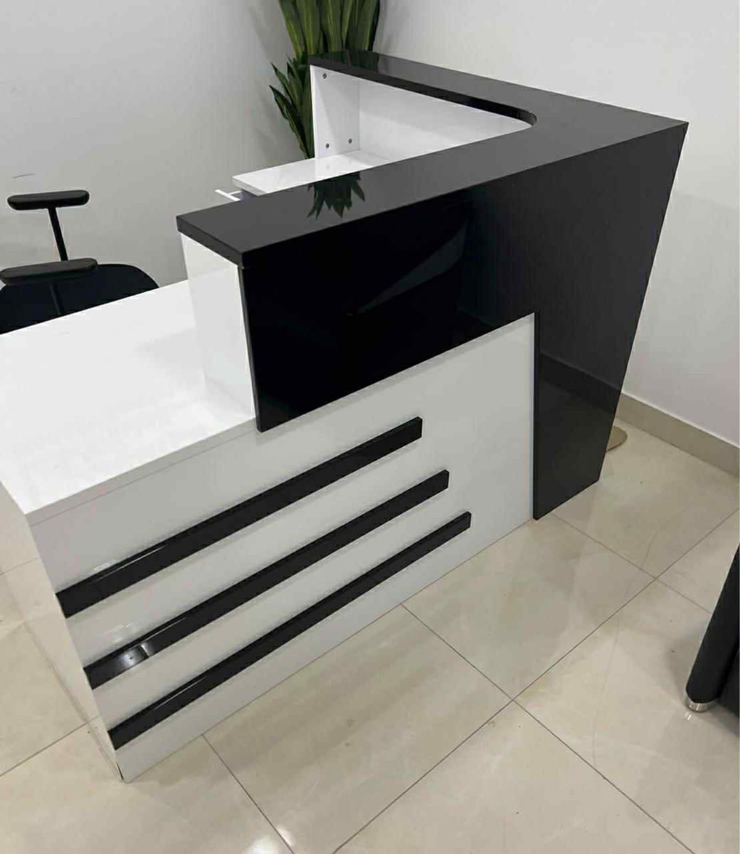 Reception desk - Image 1